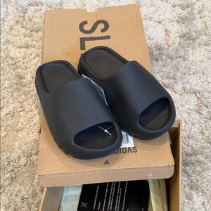 Men’s Adidas Yeezy Slides in Box - Onyx